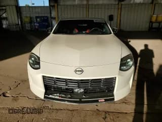 ✅ 2024 Nissan Z Performance • VIN: JN1BZ4BH3RM360901 • Lot: 87236255. Wystawiony na Copart z przebiegiem 13 928 mil. Bezpłatny archiwum sprzedaży aukcyjnych z USA i szczegółowy raport historii pojazdu na DreamBid. Zdjęcie 5.