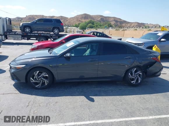 ✅ 2025 Hyundai Elantra SEL Sport • VIN: KMHLM4DG7SU020513 • Lot: 43218775. Listed on IAAI with 5,390 mi. Free auction sales archive from the USA and detailed vehicle history report at DreamBid. Image 14.