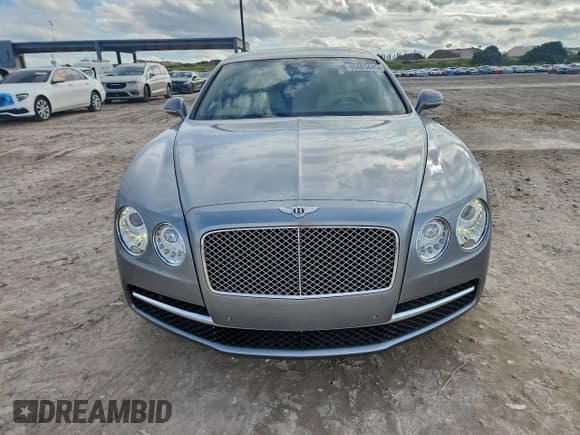 ✅ 2014 Bentley Flying Spur • VIN: SCBEC9ZAXEC088187 • Lot: 95693445. Wystawiony na Copart z przebiegiem 47 445 mil. Bezpłatny archiwum sprzedaży aukcyjnych z USA i szczegółowy raport historii pojazdu na DreamBid. Zdjęcie 5.