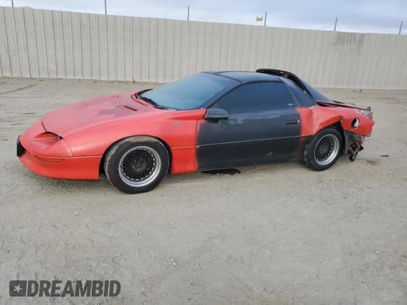 ✅ 1995 Chevrolet Camaro Z28 • VIN: 2G1FP22P5S2199858 • Лот: 69123895. Опубликован ранее на Copart с пробегом 141 034 миль. Бесплатный доступ к архиву аукционных продаж из США и подробный отчёт об истории автомобиля на DreamBid. Изображение 1.