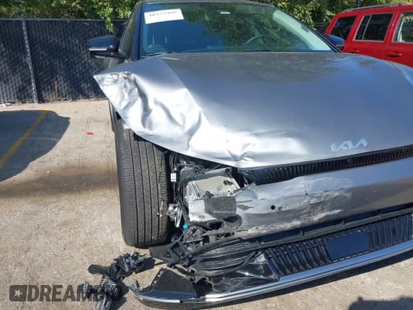 ✅ 2023 Kia EV6 Wind • VIN: KNDC3DLC7P5139105 • Lot: 40435486. Wystawiony na IAAI z przebiegiem 8 123 mil. Bezpłatny archiwum sprzedaży aukcyjnych z USA i szczegółowy raport historii pojazdu na DreamBid. Zdjęcie 6.