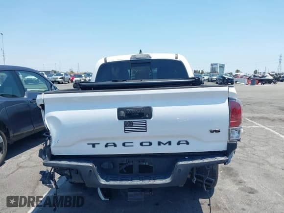 ✅ 2020 Toyota Tacoma SR5 • VIN: 3TMAZ5CN5LM116102 • Lot: 42755324. Wystawiony na IAAI z przebiegiem 63 730 mil. Bezpłatny archiwum sprzedaży aukcyjnych z USA i szczegółowy raport historii pojazdu na DreamBid. Zdjęcie 16.