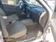 2008 Chevrolet Colorado 1LT z VIN 1GCCS39E988213338, wystawiony jako IAAI lot #42266886 z przebiegiem 33 559 mil mil oraz . Historia ofert i sprzedaży dostępna na DreamBid. Obrazek 5.