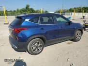 ✅ 2021 Kia Seltos EX • VIN: KNDERCAA8M7109288 • Lot: 68115935. Wystawiony na Copart z przebiegiem 32 150 mil. Bezpłatny archiwum sprzedaży aukcyjnych z USA i szczegółowy raport historii pojazdu na DreamBid. Zdjęcie 3.