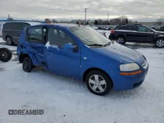 2008 Chevrolet Aveo LS z VIN KL1TD66608B162086, wystawiony jako Copart lot #43416845 z przebiegiem 115 649 mil mil oraz Szkoda całkowita • Salvage title. Historia ofert i sprzedaży dostępna na DreamBid. Obrazek 4.