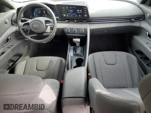 ✅ 2024 Hyundai Elantra SE • VIN: KMHLL4DGXRU762563 • Lot: 84364795. Wystawiony na Copart z przebiegiem 13 029 mil. Bezpłatny archiwum sprzedaży aukcyjnych z USA i szczegółowy raport historii pojazdu na DreamBid. Zdjęcie 8.