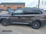 ✅ 2016 Mitsubishi Outlander SE • VIN: JA4AD3A38GZ048297 • Lot: 42634676. Wystawiony na IAAI z przebiegiem 223 715 mil. Bezpłatny archiwum sprzedaży aukcyjnych z USA i szczegółowy raport historii pojazdu na DreamBid. Zdjęcie 6.