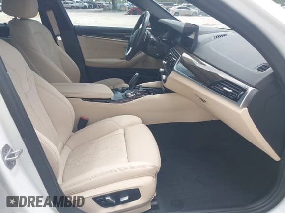 ✅ 2021 BMW 5 Series 530i • VIN: WBA53BH07MCF10086 • Lot: 43036291. Listed on IAAI with 26,592 mi. Free auction sales archive from the USA and detailed vehicle history report at DreamBid. Image 5.