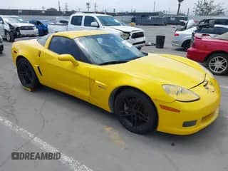 2006 Chevrolet Corvette z VIN 1G1YY25UX65118371, wystawiony jako IAAI lot #42477478 z przebiegiem 47 975 mil mil oraz . Historia ofert i sprzedaży dostępna na DreamBid. Obrazek 1.