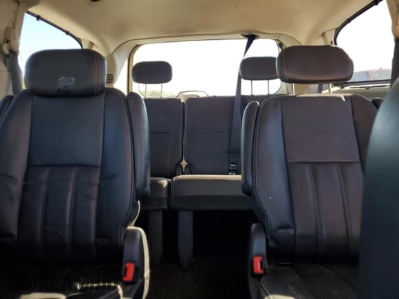 ✅ 2010 Chrysler Town & Country Touring Plus • VIN: 2A4RR8D13AR338489 • Lot: 83876465. Wystawiony na Copart z przebiegiem 137 572 mil. Bezpłatny archiwum sprzedaży aukcyjnych z USA i szczegółowy raport historii pojazdu na DreamBid. Zdjęcie 10.