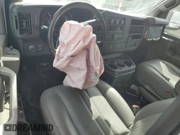 ✅ 2021 GMC Savana Cargo • VIN: 1GTW7AFP8M1196656 • Lot: 43972875. Wystawiony na Copart z przebiegiem Nie podano. Bezpłatny archiwum sprzedaży aukcyjnych z USA i szczegółowy raport historii pojazdu na DreamBid. Zdjęcie 8.