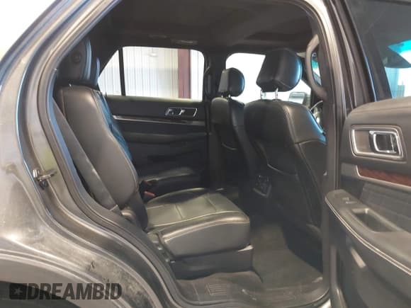 ✅ 2016 Ford Explorer Platinum • VIN: 1FM5K8HT8GGC87596 • Lot: 43537887. Wystawiony na IAAI z przebiegiem 206 619 mil. Bezpłatny archiwum sprzedaży aukcyjnych z USA i szczegółowy raport historii pojazdu na DreamBid. Zdjęcie 8.