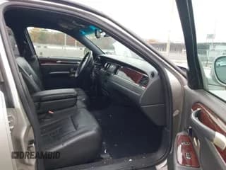 ✅ 2006 Lincoln Town Car Signature • VIN: 1LNHM81W06Y627540 • Lot: 43584683. Wystawiony na IAAI z przebiegiem 298 477 mil. Bezpłatny archiwum sprzedaży aukcyjnych z USA i szczegółowy raport historii pojazdu na DreamBid. Zdjęcie 5.