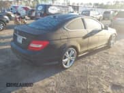 ✅ 2013 Mercedes-Benz C 250 • VIN: WDDGJ4HB7DG014960 • Lot: 41782657. Wystawiony na IAAI z przebiegiem 115 352 mil. Bezpłatny archiwum sprzedaży aukcyjnych z USA i szczegółowy raport historii pojazdu na DreamBid. Zdjęcie 4.