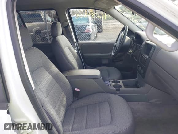 ✅ 2003 Ford Explorer XLS • VIN: 1FMZU72K43ZA48714 • Lot: 41239808. Wystawiony na IAAI z przebiegiem 78 364 mil. Bezpłatny archiwum sprzedaży aukcyjnych z USA i szczegółowy raport historii pojazdu na DreamBid. Zdjęcie 5.