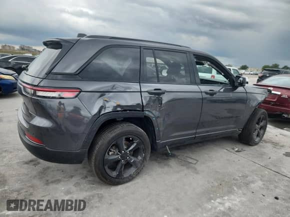 2025 Jeep Grand Cherokee Altitude X with VIN 1C4RJGAG4SC288793, listed as a Copart auction lot 82112585 with 4,303 mi miles and Salvage title. Bid and sale history available at DreamBid. Image 3.