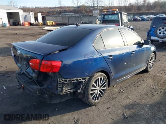 ✅ 2012 Volkswagen Jetta TDI • VIN: 3VWLL7AJ2CM425870 • Lot: 43770867. Listed on IAAI with 135,720 mi. Free auction sales archive from the USA and detailed vehicle history report at DreamBid. Image 4.