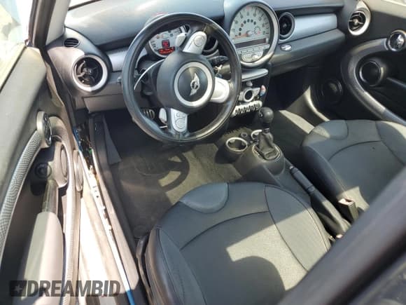 ✅ 2010 MINI Clubman S • VIN: WMWMM3C54ATZ33055 • Lot: 65428775. Listed on Copart with 111,294 mi. Free auction sales archive from the USA and detailed vehicle history report at DreamBid. Image 8.