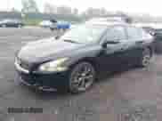 2012 Nissan Maxima S z VIN 1N4AA5AP8CC847111, wystawiony jako IAAI lot #42543652 z przebiegiem 128 709 mil mil oraz . Historia ofert i sprzedaży dostępna na DreamBid. Obrazek 2.