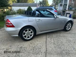 ✅ 2001 Mercedes-Benz SLK 230 Kompressor • VIN: WDBKK49F31F234132 • Lot: 85955525. Wystawiony na Copart z przebiegiem 153 891 mil. Bezpłatny archiwum sprzedaży aukcyjnych z USA i szczegółowy raport historii pojazdu na DreamBid. Zdjęcie 4.