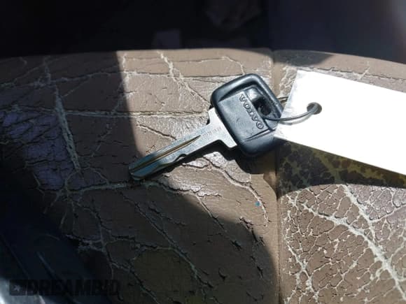 ✅ 1998 Volvo S70 • VIN: YV1LS5588W1484970 • Лот: 41923073. Опубликован ранее на IAAI с пробегом 158 336 миль. Бесплатный доступ к архиву аукционных продаж из США и подробный отчёт об истории автомобиля на DreamBid. Изображение 11.