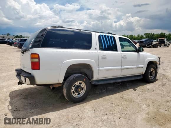 2001 Chevrolet Suburban LT with VIN 3GNGK26G91G239589, listed as a Copart auction lot 61990985 with 218,512 mi miles and Salvage title. Bid and sale history available at DreamBid. Image 3.