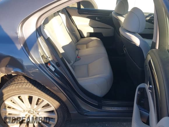 ✅ 2017 Lexus LS 460 • VIN: JTHCL5EF2H5029169 • Lot: 43730235. Listed on IAAI with 67,865 mi. Free auction sales archive from the USA and detailed vehicle history report at DreamBid. Image 8.