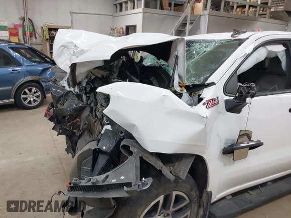 ✅ 2020 Chevrolet Silverado 1500 LT Trail Boss • VIN: 1GCPYFED8LZ333908 • Lot: 42949288. Wystawiony na IAAI z przebiegiem Nie podano. Bezpłatny archiwum sprzedaży aukcyjnych z USA i szczegółowy raport historii pojazdu na DreamBid. Zdjęcie 6.