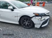 ✅ 2022 Toyota Camry Hybrid SE • VIN: 4T1G31AK9NU038141 • Лот: 42871003. Опубликован ранее на IAAI с пробегом 31 918 миль. Бесплатный доступ к архиву аукционных продаж из США и подробный отчёт об истории автомобиля на DreamBid. Изображение 17.