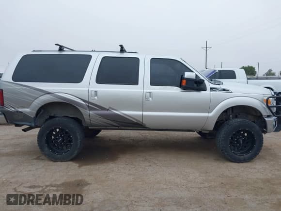 ✅ 2001 Ford Excursion XLT • VIN: 1FMNU41S51EB17641 • Lot: 42420753. Wystawiony na IAAI z przebiegiem 218 460 mil. Bezpłatny archiwum sprzedaży aukcyjnych z USA i szczegółowy raport historii pojazdu na DreamBid. Zdjęcie 13.