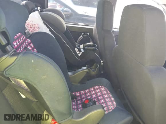 ✅ 2012 GMC Canyon • VIN: 1GCD5MFE3C8107823 • Lot: 42146540. Wystawiony na IAAI z przebiegiem 100 063 mil. Bezpłatny archiwum sprzedaży aukcyjnych z USA i szczegółowy raport historii pojazdu na DreamBid. Zdjęcie 5.