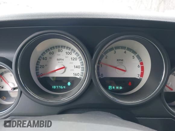 ✅ 2009 Dodge Challenger R/T • VIN: 2B3LJ54T39H592385 • Lot: 41509426. Wystawiony na IAAI z przebiegiem 187 764 mil. Bezpłatny archiwum sprzedaży aukcyjnych z USA i szczegółowy raport historii pojazdu na DreamBid. Zdjęcie 7.