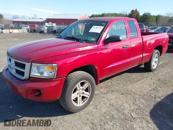 2009 Dodge Dakota Bighorn/Lonestar z VIN 1D7HE32K39S807513, wystawiony jako IAAI lot #41780381 z przebiegiem 232 650 mil mil oraz . Historia ofert i sprzedaży dostępna na DreamBid. Obrazek 2.