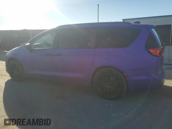 ✅ 2017 Chrysler Pacifica Touring Plus • VIN: 2C4RC1BG5HR528634 • Лот: 92633935. Опубликован ранее на Copart с пробегом 216 374 миль. Бесплатный доступ к архиву аукционных продаж из США и подробный отчёт об истории автомобиля на DreamBid. Изображение 2.