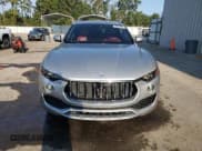 ✅ 2017 Maserati Levante S • VIN: ZN661YUL1HX233042 • Lot: 80669885. Wystawiony na Copart z przebiegiem 90 072 mil. Bezpłatny archiwum sprzedaży aukcyjnych z USA i szczegółowy raport historii pojazdu na DreamBid. Zdjęcie 5.