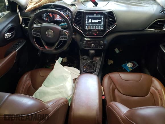 ✅ 2019 Jeep Cherokee Overland • VIN: 1C4PJMJN6KD157895 • Lot: 62630965. Listed on Copart with 134,506 mi. Free auction sales archive from the USA and detailed vehicle history report at DreamBid. Image 8.