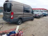 ✅ 2018 Ford Transit • VIN: 1FTYR1CG7JKA94942 • Lot: 43542703. Wystawiony na IAAI z przebiegiem 171 473 mil. Bezpłatny archiwum sprzedaży aukcyjnych z USA i szczegółowy raport historii pojazdu na DreamBid. Zdjęcie 4.