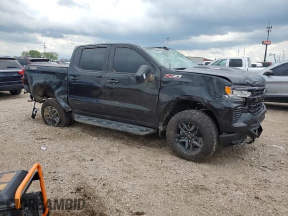 ✅ 2022 Chevrolet Silverado 1500 LT Trail Boss • VIN: 3GCUDFET1NG646193 • Lot: 62421255. Wystawiony na Copart z przebiegiem 32 343 mil. Bezpłatny archiwum sprzedaży aukcyjnych z USA i szczegółowy raport historii pojazdu na DreamBid. Zdjęcie 4.
