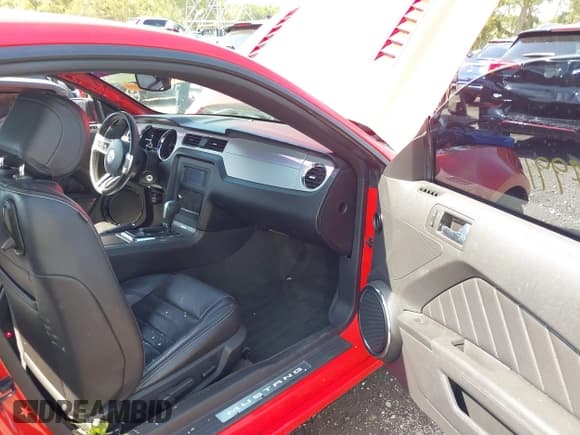 ✅ 2014 Ford Mustang GT • VIN: 1ZVBP8CF5E5200625 • Lot: 43207991. Listed on IAAI with 122,978 mi. Free auction sales archive from the USA and detailed vehicle history report at DreamBid. Image 5.