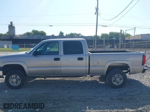 ✅ 2004 Chevrolet Silverado 2500HD LS • VIN: 1GCHC23U94F182997 • Лот: 42682053. Опубликован ранее на IAAI с пробегом 227 282 миль. Бесплатный доступ к архиву аукционных продаж из США и подробный отчёт об истории автомобиля на DreamBid. Изображение 14.