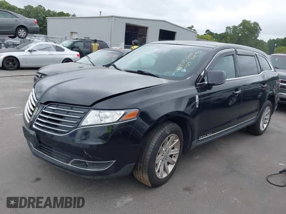 ✅ 2018 Lincoln MKT • VIN: 2LMHJ5NK1JBL01805 • Lot: 42876429. Wystawiony na IAAI z przebiegiem 337 120 mil. Bezpłatny archiwum sprzedaży aukcyjnych z USA i szczegółowy raport historii pojazdu na DreamBid. Zdjęcie 20.