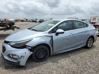 2017 Chevrolet Cruze LT с VIN 1G1BD5SM7H7137684, выставлен на аукционе Copart как лот 54969435 с пробегом 120 238 миль миль и Чистый • Clean title. История ставок и продаж доступна на DreamBid. Изображение 1.