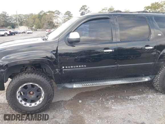 ✅ 2007 Chevrolet Suburban LT • VIN: 3GNFK163X7G263637 • Лот: 43768688. Опубликован ранее на IAAI с пробегом 194 590 миль. Бесплатный доступ к архиву аукционных продаж из США и подробный отчёт об истории автомобиля на DreamBid. Изображение 6.