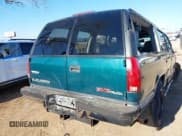 ✅ 1996 GMC Suburban • VIN: 1GKFK16R3TJ703465 • Lot: 41325441. Wystawiony na IAAI z przebiegiem 271 871 mil. Bezpłatny archiwum sprzedaży aukcyjnych z USA i szczegółowy raport historii pojazdu na DreamBid. Zdjęcie 17.