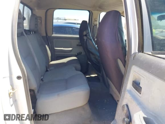 ✅ 2005 Dodge Dakota ST • VIN: 1D7HE28K15S288148 • Lot: 42883541. Wystawiony na IAAI z przebiegiem 259 379 mil. Bezpłatny archiwum sprzedaży aukcyjnych z USA i szczegółowy raport historii pojazdu na DreamBid. Zdjęcie 8.