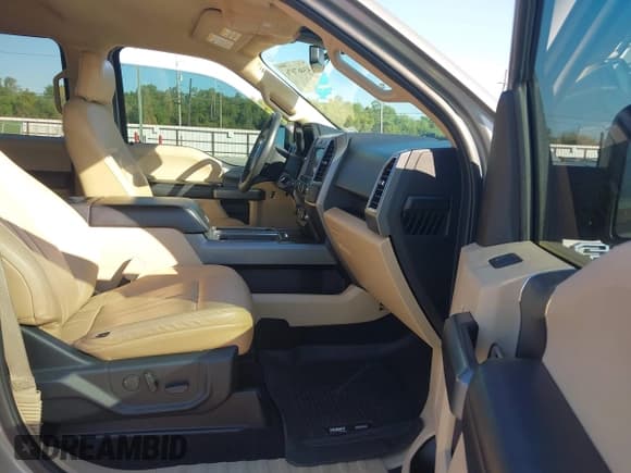 ✅ 2020 Ford F-150 XL • VIN: 1FTEW1E52LKE69386 • Lot: 43467676. Wystawiony na IAAI z przebiegiem 73 123 mil. Bezpłatny archiwum sprzedaży aukcyjnych z USA i szczegółowy raport historii pojazdu na DreamBid. Zdjęcie 5.