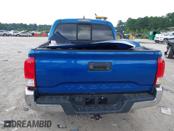 ✅ 2017 Toyota Tacoma SR • VIN: 5TFAX5GN4HX094028 • Lot: 43014311. Listed on IAAI with 70,833 mi. Free auction sales archive from the USA and detailed vehicle history report at DreamBid. Image 17.