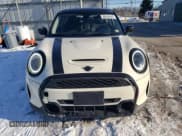 ✅ 2022 MINI Hardtop Cooper S • VIN: WMW53DH03N2R73889 • Lot: 88246445. Wystawiony na Copart z przebiegiem 18 111 mil. Bezpłatny archiwum sprzedaży aukcyjnych z USA i szczegółowy raport historii pojazdu na DreamBid. Zdjęcie 5.