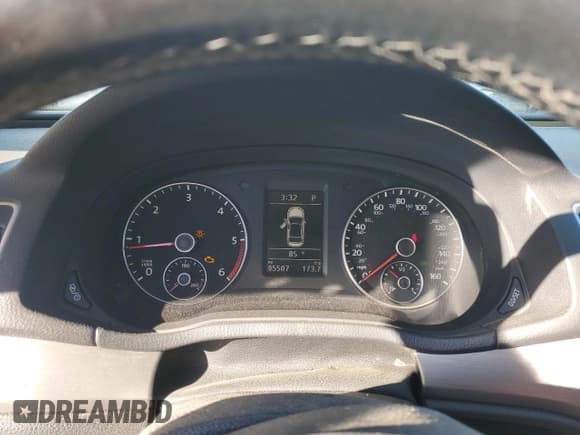 ✅ 2015 Volkswagen Passat SE • VIN: 1VWBV7A33FC098151 • Lot: 87010015. Listed on Copart with 95,507 mi. Free auction sales archive from the USA and detailed vehicle history report at DreamBid. Image 9.