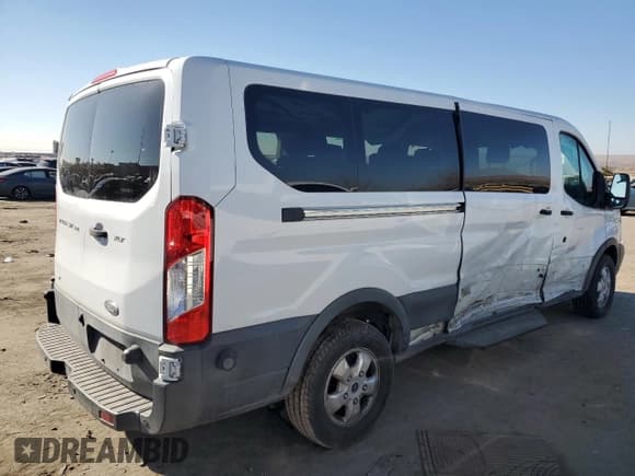 ✅ 2017 Ford Transit Passenger XL • VIN: 1FBZX2YG8HKA25748 • Лот: 82843534. Опубликован ранее на Copart с пробегом 115 282 миль. Бесплатный доступ к архиву аукционных продаж из США и подробный отчёт об истории автомобиля на DreamBid. Изображение 3.